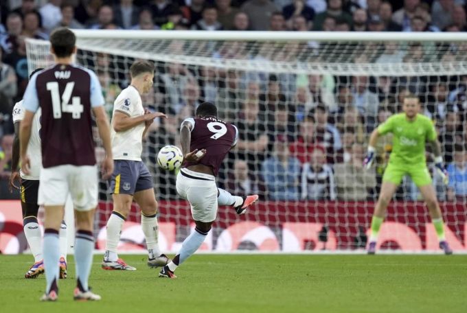 Am Samstag siegte Aston Villa 3:2 gegen Everton. Duran erzielte den entscheidenden Treffer. Aston Villa Everton