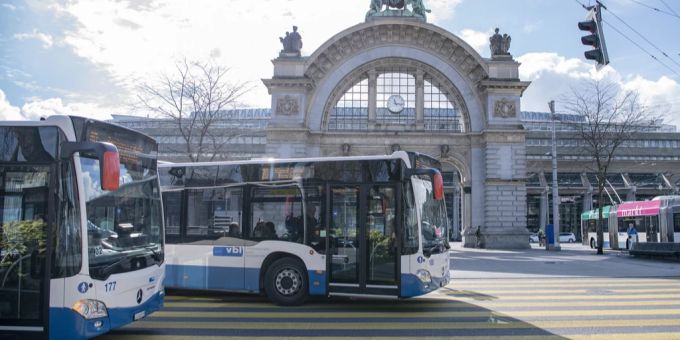 Die Verkehrsbetriebe Luzern verkaufen ihre Fahrausweise ab Mitte Dezember bargeldlos. Verkehrsbetriebe Luzer