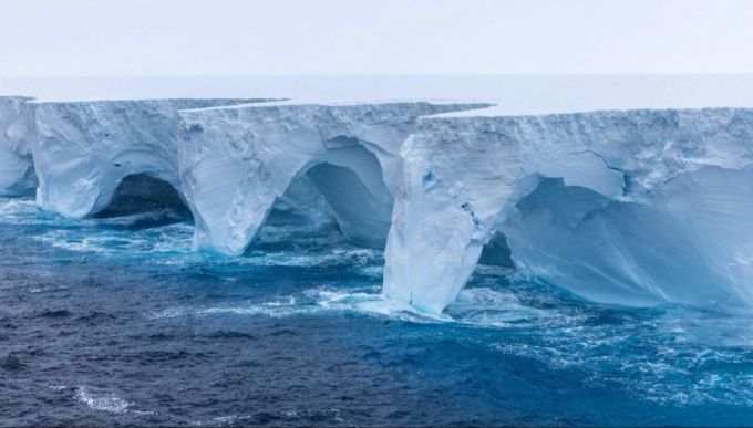 Die Eisberge schmelzen und brechen - dafür sorgt der Klimawandel. Unter Umständen kann das einen Tsunami auslösen. Tsunami