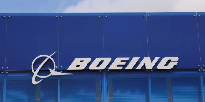 boeing schild auf gebäude