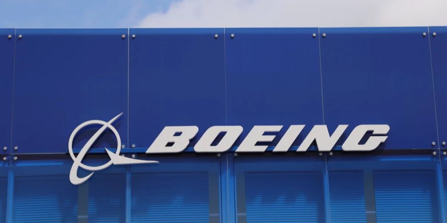 boeing schild auf gebäude