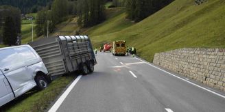 Unfall in Davos GR - Motorradfahrer bei Unfall mit Lieferwagen verletzt