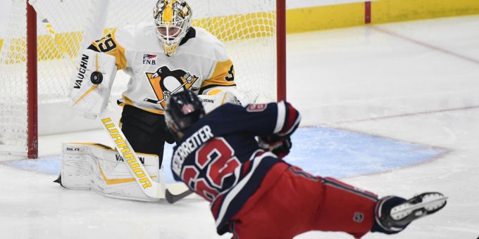 Nino Niederreiter während dem Spiel gegen die Pittsburgh Penguins. Nino Niederreiter NHL