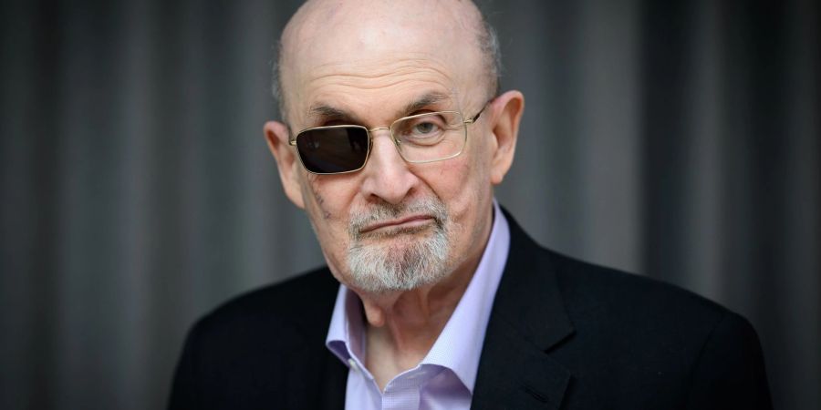 Salman Rushdie verlor bei der Attacke ein Auge.