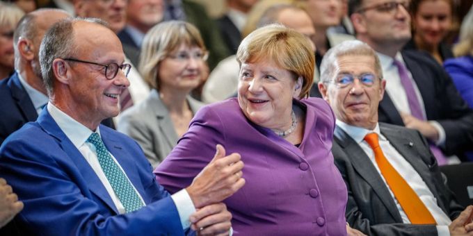 Angela Merkel übt Kritik an der Migrationspolitik der CDU unter Friedrich Merz. merkel