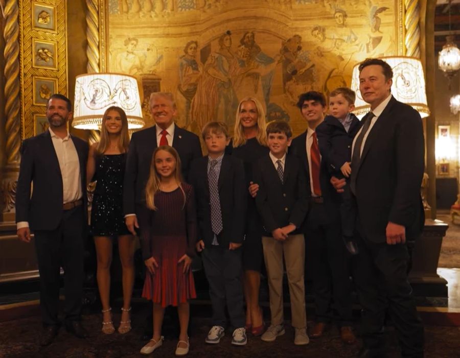 Donald Trump will nämlich erst ein Foto mit Elon Musk und dessen Söhnchen.