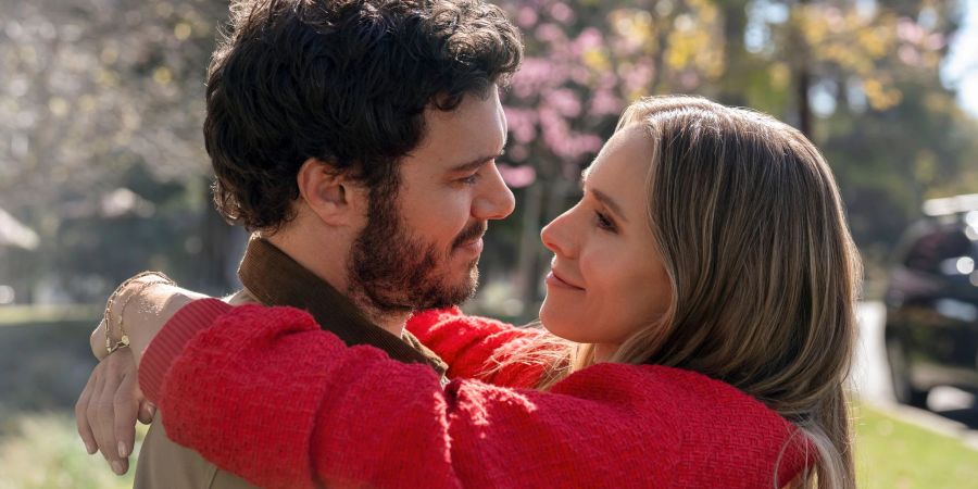 Adam Brody als Noah und Kristen Bell als Joanne in einer Szene aus «Nobody Wants This» (Foto: Netflix)