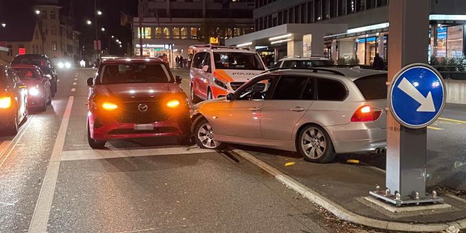 Unfall in Baden AG - Besoffenem Autofahrer wird bei Fahrt schlecht