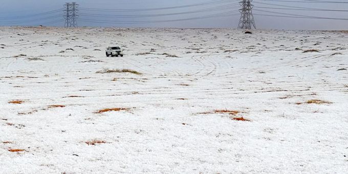 Wüste weiss bedeckt - Seltener Schnee in Saudi-Arabien
