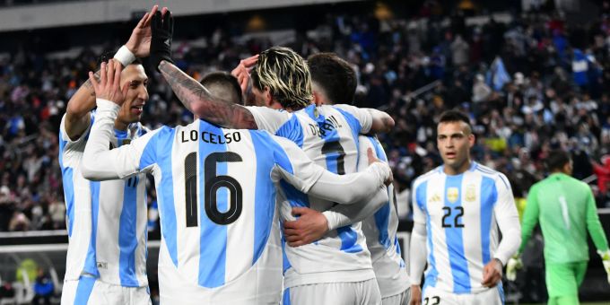 Die argentinische Nationalmannschaft bezwingt El Salvador ohne Lionel Messi. Lionel Messi Argentinien