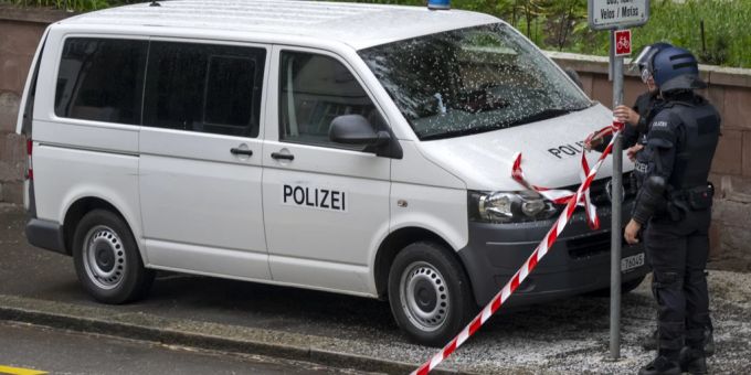 Die Polizei Basel soll mehr Lohn bekommen. Polizei Basel