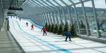 Skifahren mitten in Zug