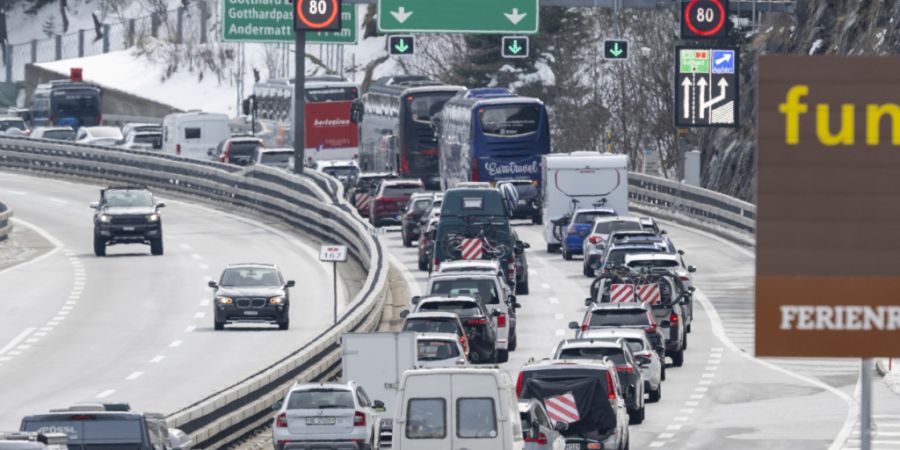 Am Gotthard ist ab Gründonnerstag viel Geduld gefragt.