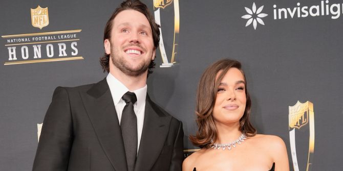 Hailee Steinfeld Josh Allen