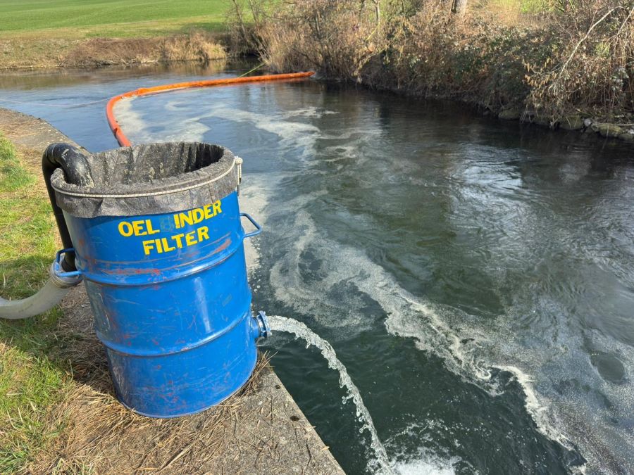 Das Heizöl war ins Erdreich, die Kanalisation und von dort in die Lorze gelangt.