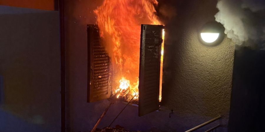 Die Wohnung stand in Vollbrand und ist vorübergehend unbewohnbar.