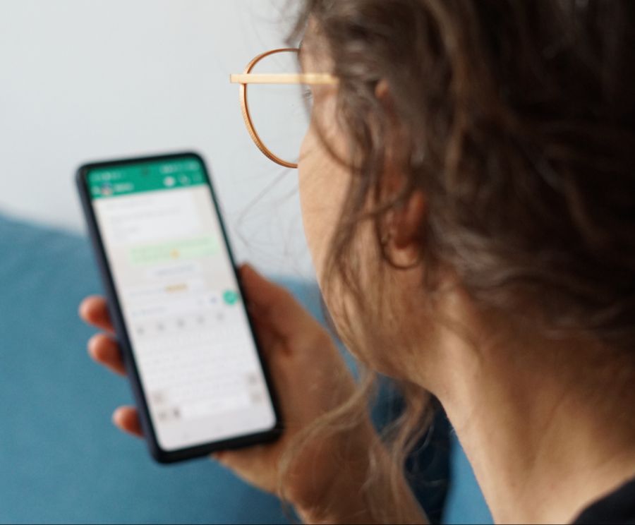 Der KI-Experte empfiehlt Usern der Whatsapp-KI, diese wie ein öffentliches Forum zu behandeln.