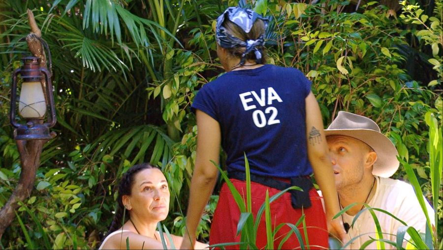 Simone Ballack (links), Eva Benetatou und Patrick Romer lassen kein gutes Haar an Ariel.