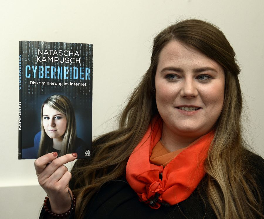 Sie lebe in ihrer eigenen Welt und «wieder in einer Art Gefangenschaft».