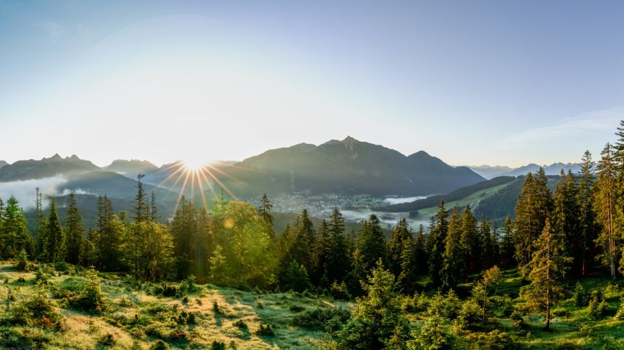 Blick von der Aussichtsplattform Brunschkopf auf Tirol schönstes Hochplateau.