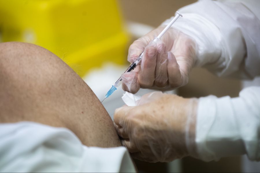 Ein Ex-Ruag-Kadermann wollte sich nicht gegen Covid-19 impfen lassen.