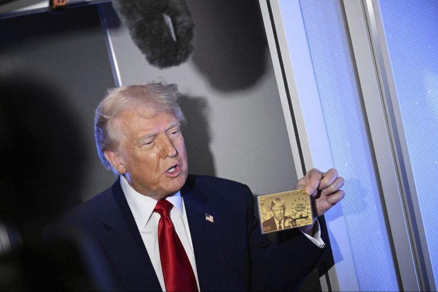 Donald Trump stellte im Dezember die «Gold Card» vor.
