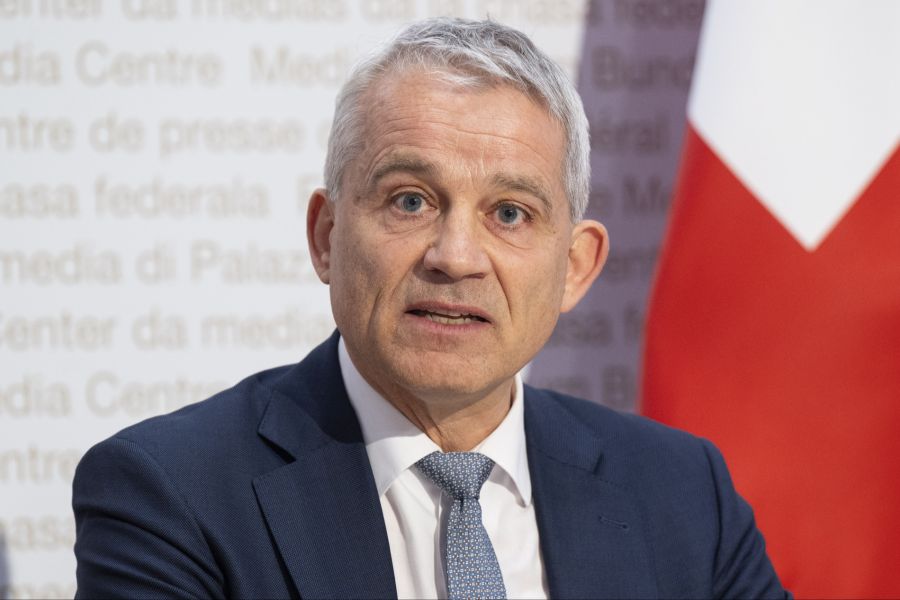 Der Bundesrat (hier im Bild Bundesrat Beat Jans) und das Parlament lehnen die Initiative ab.