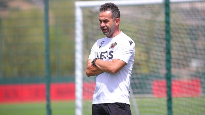 Lucien Favre holte Arjan Peco im Sommer als Assistenztrainer zu OGC Nizza. Arjan Peco Lucien Favre