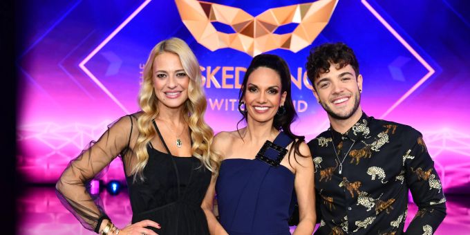 Christa Rigozzi, Anna Maier, Luca Hänni (v.l.n.r.) Jury und Moderation The Masked Singer Switzerland