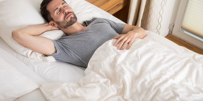 Ob man wirklich gut auf einer neuen Matratze liegt, kann man zu genüge daheim ausprobieren: Viele Unternehmen bieten Testzeiträume von mehreren Wochen bis Monaten an. Ob man wirklich gut auf einer neuen Matratze liegt, kann man zu genüge daheim ausprobieren: Viele Unternehmen bieten Testzeiträume von mehreren Wochen bis Monaten an.
