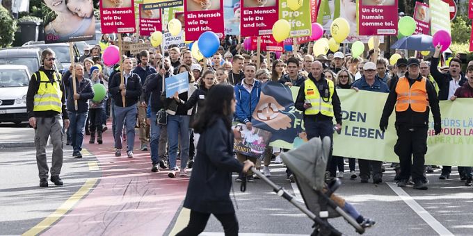 Abtreibungsgegner demonstrierten am Samstag beim «Marsch fuers Läbe» in Oerlikon ZH. Abtreibungsgegner demonstrierten am Samstag beim «Marsch fuers Läbe» in Oerlikon ZH.