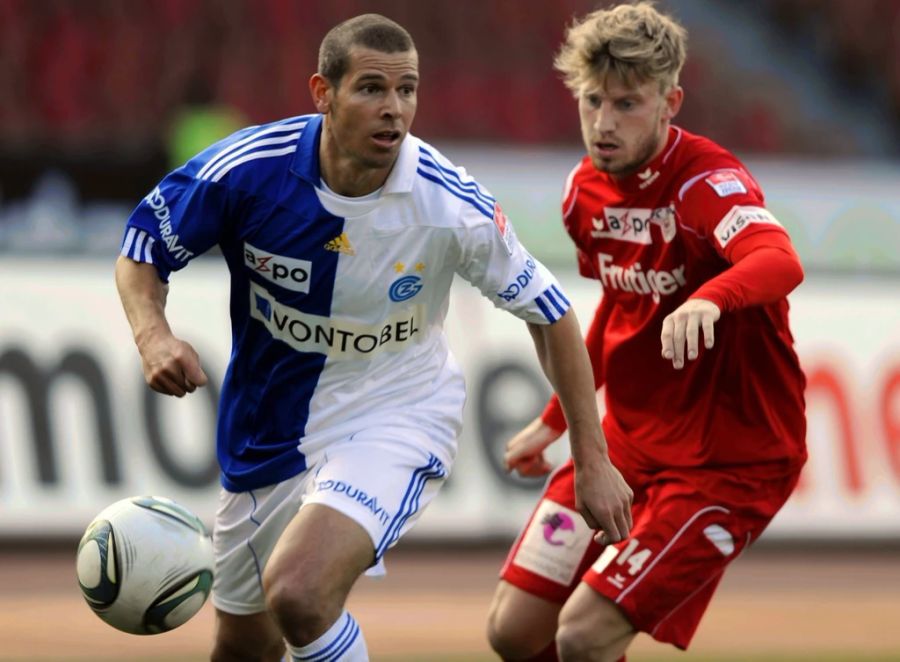 Nicolas Schindelholz (r.) lancierte seine Karriere beim FC Thun, wo er von 2009 bis 2017 spielte. Hier im Duell mit dem heutigen Luzern-Trainer Mario Frick (links).