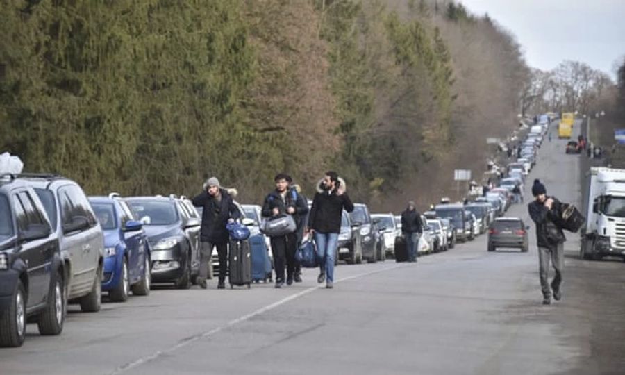 Viele versuchen Russland, mit vollen Koffern in Richtung Georgien zu verlassen.