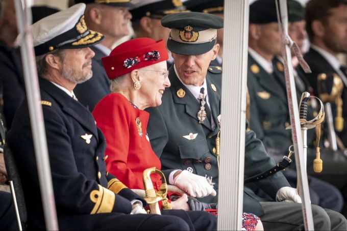Königin Margrethe mit ihren Söhnen Prinz Frederik (links) und Prinz Joachim. Königin Margrethe Frederik Joachim