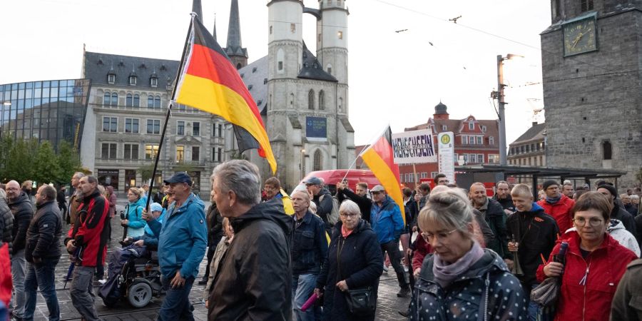 demonstration bewegung halle