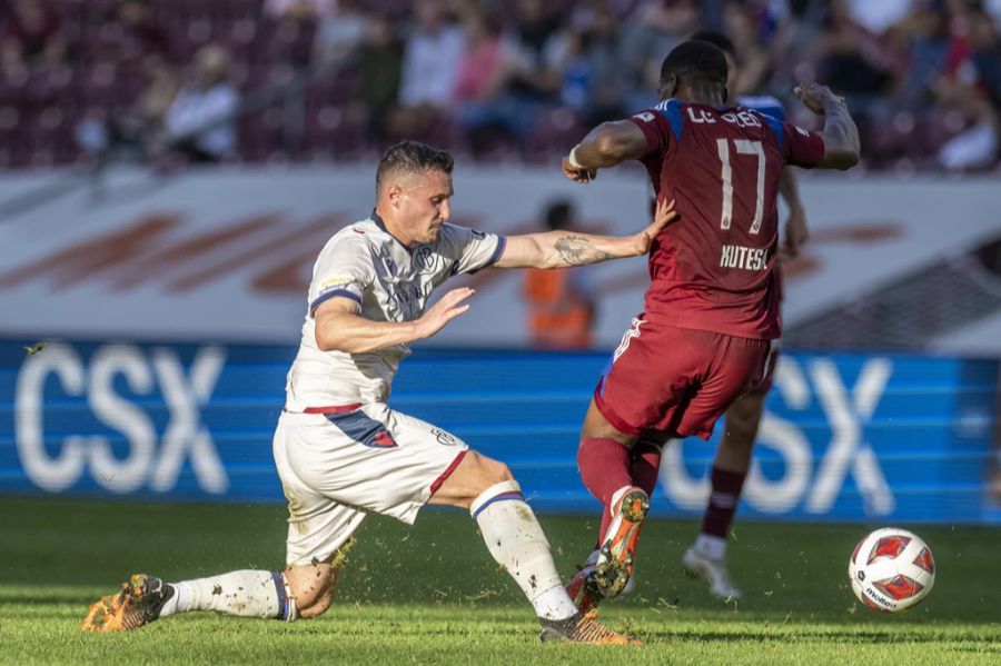 Das Spiel im Stade de Genève ist vor allem im ersten Durchgang sehr zerfahren.