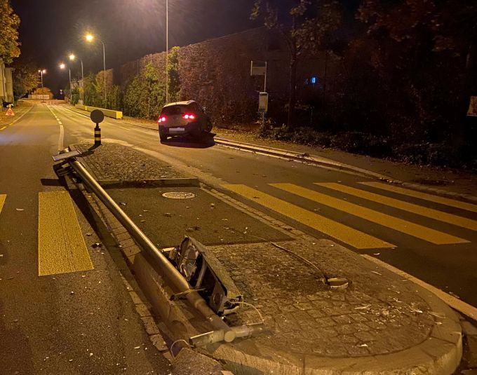 Der Lenker blieb unverletzt Der Lenker blieb unverletzt