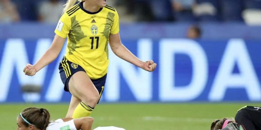 Schwedens Stina Blackstenius jubelt nachdem sie das 1:0 gegen Kanada erzielt hat. Foto: Francisco Seco/AP