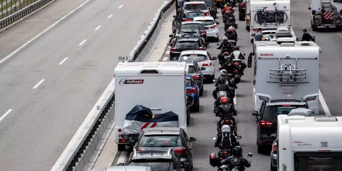 Vor dem Gotthard staut es sich sieben Kilometer. gotthard