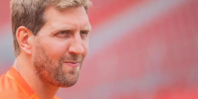 Erstaunt und begeistert von den spektakulären Wechseln in der NBA: Dirk Nowitzki. Foto: Rolf Vennenbernd Erstaunt und begeistert von den spektakulären Wechseln in der NBA: Dirk Nowitzki. Foto: Rolf Vennenbernd