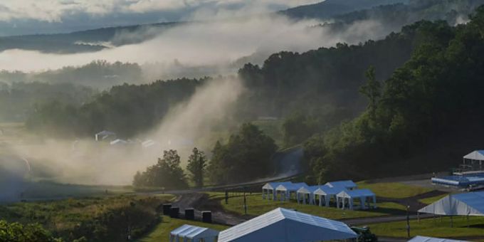 Das Weltpfadfinderlager findet dieses Jahr auf dem Gelände einer renaturierten Tagebaumiene in Oak Hill im US-Bundesstaat West Virginia statt. (Archivbild) Das Weltpfadfinderlager findet dieses Jahr auf dem Gelände einer renaturierten Tagebaumiene in Oak Hill im US-Bundesstaat West Virginia statt. (Archivbild)