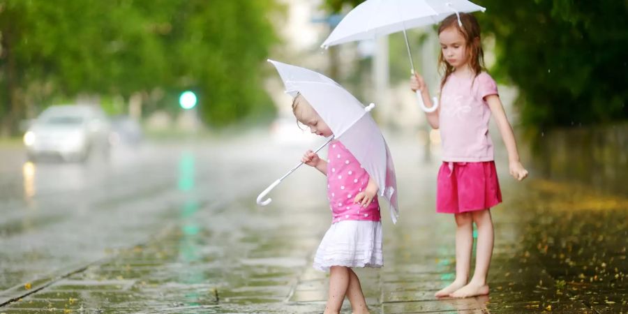 Sommerregen erfrischt besonders in der Grossstadt. Bild: iStock