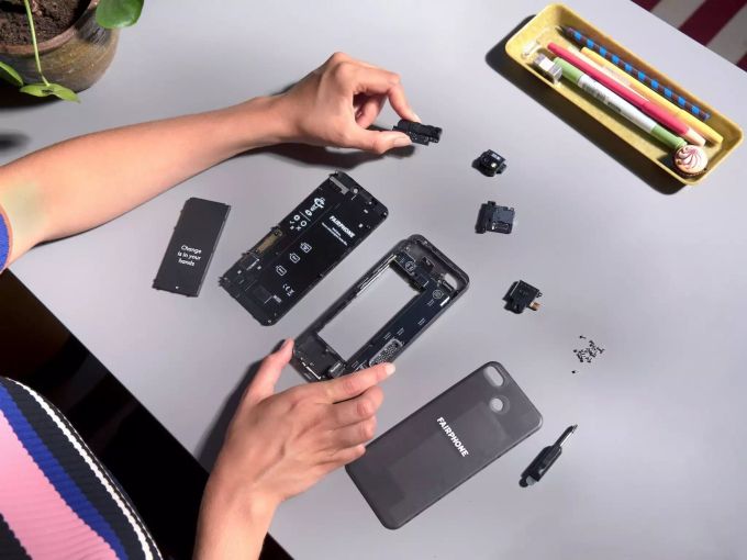 Das Fairphone 3 soll komfortabel auseinandergenommen werden können. Fairphone 3