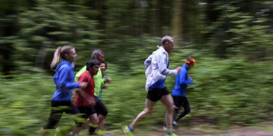 Der Anteil der Schweizer Bevölkerung, der sich aus gesundheitlicher Sicht in ausreichendem Masse bewegt, ist in den letzten zehn Jahren von 62 auf 76 Prozent gestiegen. (Symbolbild)