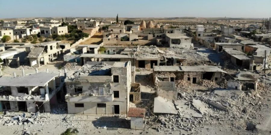 Luftaufnahme des Dorfes al-Tahn im Nordwesten Syriens