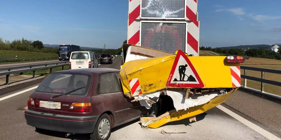 Beim Unfall wurde der Lenker mittelschwer verletzt.