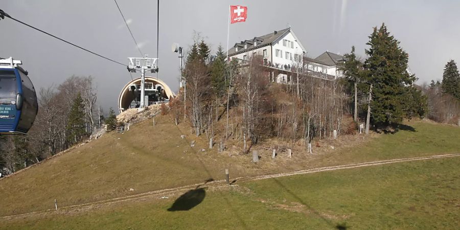 Start abgebrochen: Ein Gleitschirmpilot ist auf dem Weissenstein in einen Hang geprallt und hat sich mittelschwer verletzt. (Archivbild)