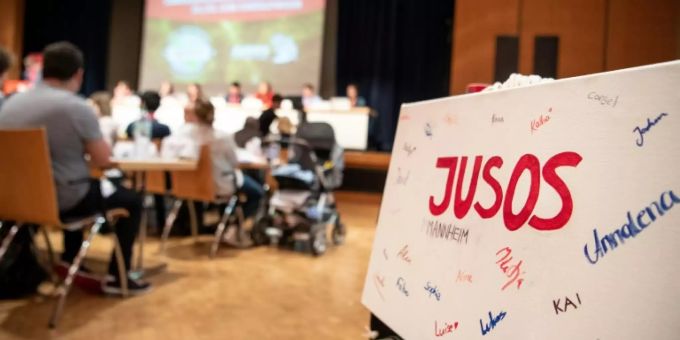 Suchen den Weg nach links: Jusos Suchen den Weg nach links: Jusos