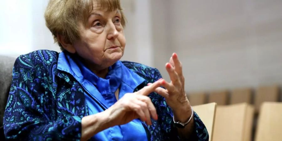 Eva Mozes Kor während des Lüneburger NS-Prozesses