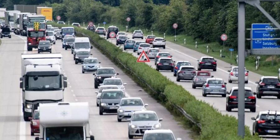 Dichter Verkehr herrscht auf der A92 bei Unterschleissheim. Foto: Matthias Balk